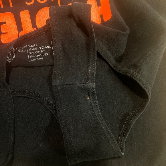 Authentic Hooters black tank top size S - Picture 6 of 6